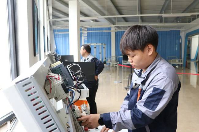 自贡2024年开设服装制作与生产管理专业的职业学校有哪些