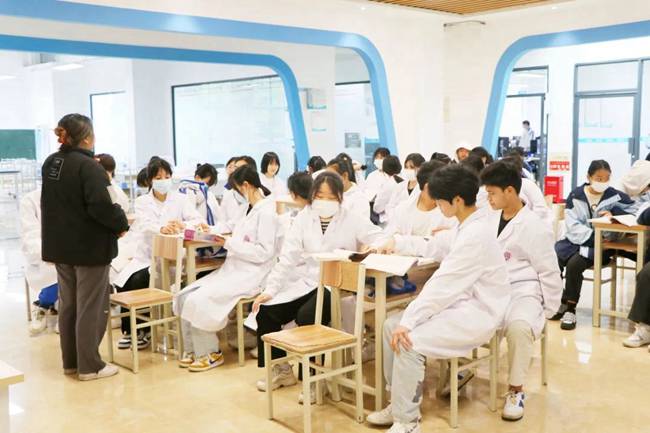 【普高班】成都郫县希望职业学校2023普高升学班招生简章|报考指南
