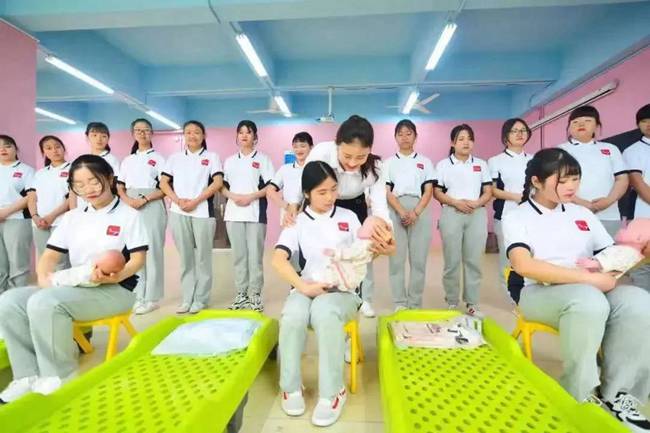 四川省宜宾卫生学校寝室图片,环境及活动照片